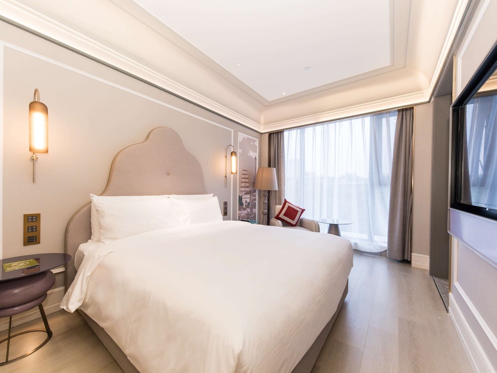 SUPERIOR, KING BED