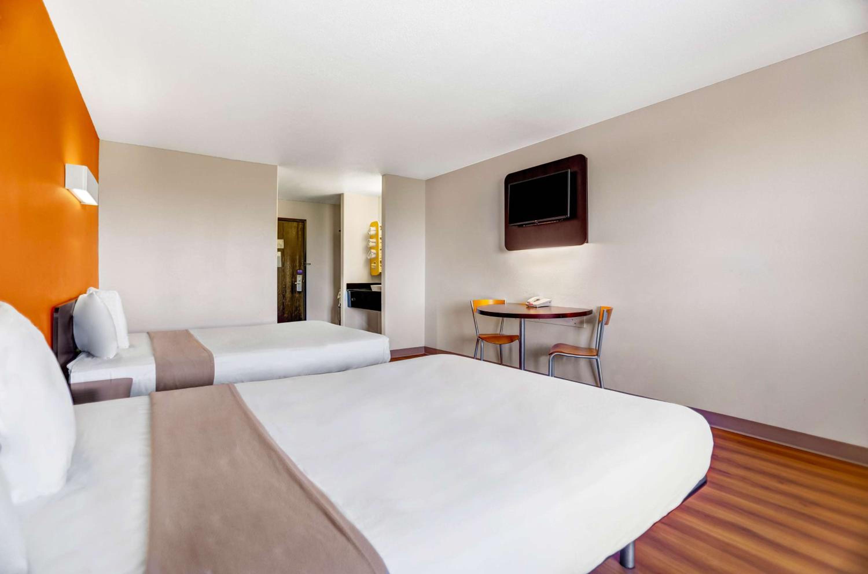 Room, 2 Queen Beds, Smoking, Accessible, Americas Best Value Inn Apache Junction 5/10