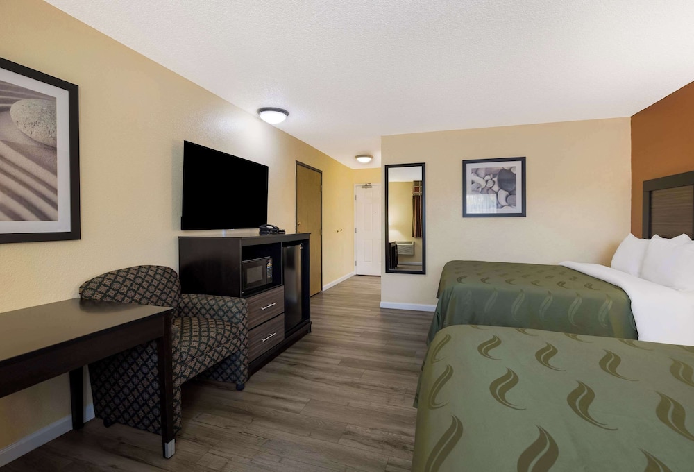 Quality Inn and Suites Medford Airport 33/51
