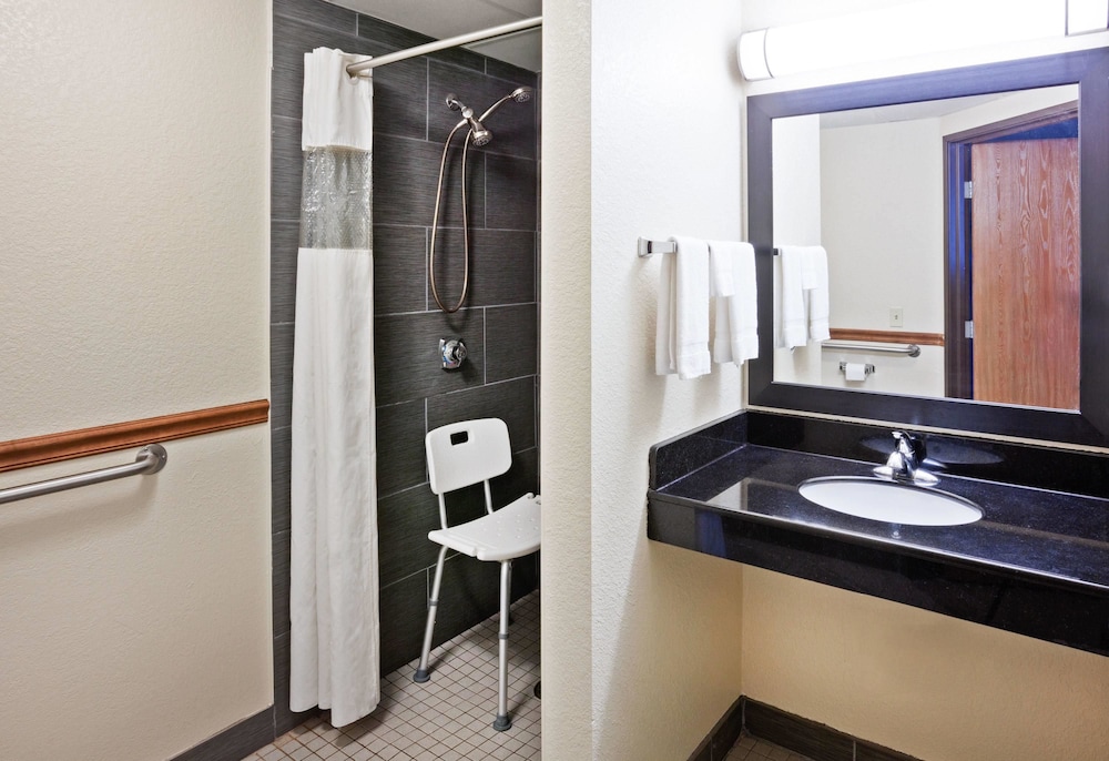 AmericInn by Wyndham Plover Stevens Point 20/47