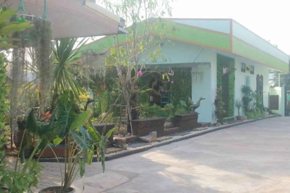 Garden House Resort 2/27