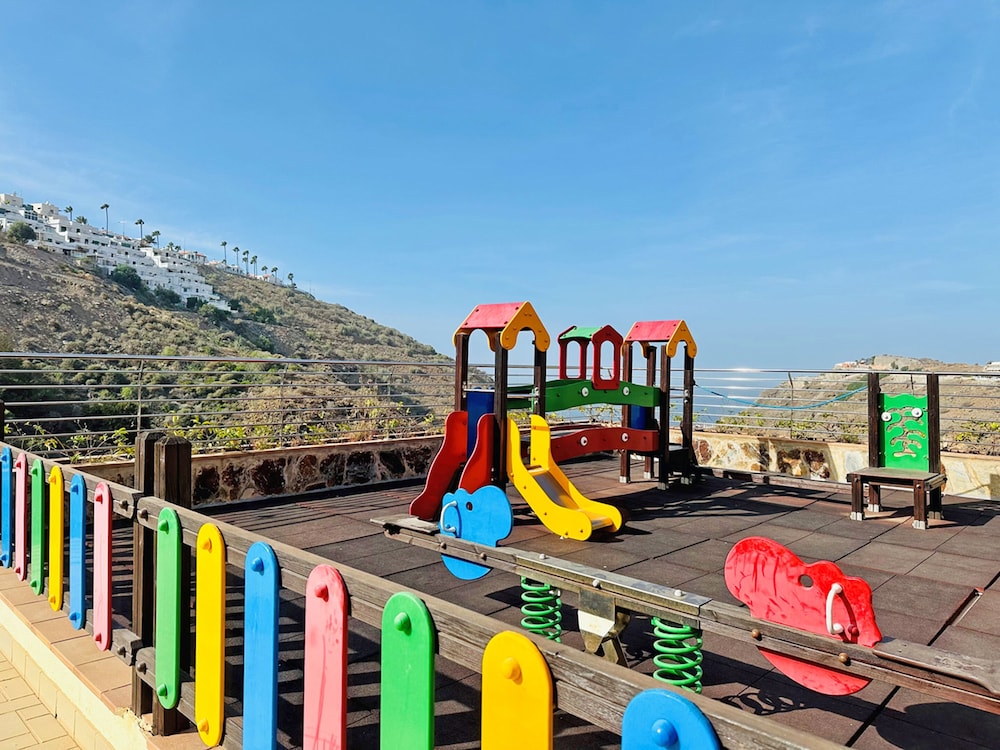 Holiday Club Sol Amadores 57/64