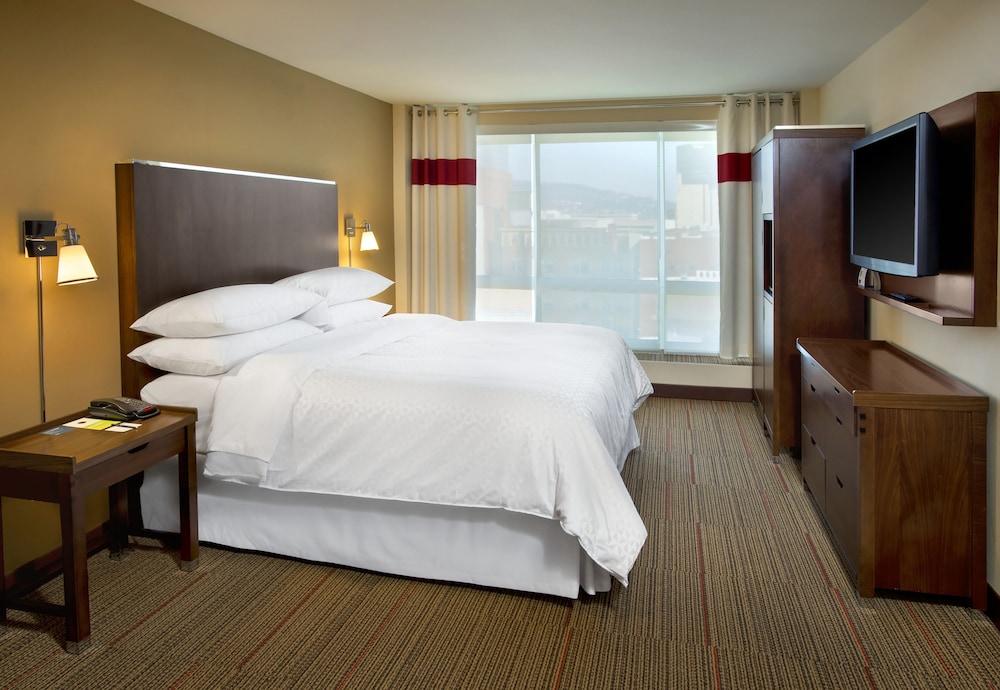 Room at Four Points by Sheraton Charleston, CHARLESTON - WV