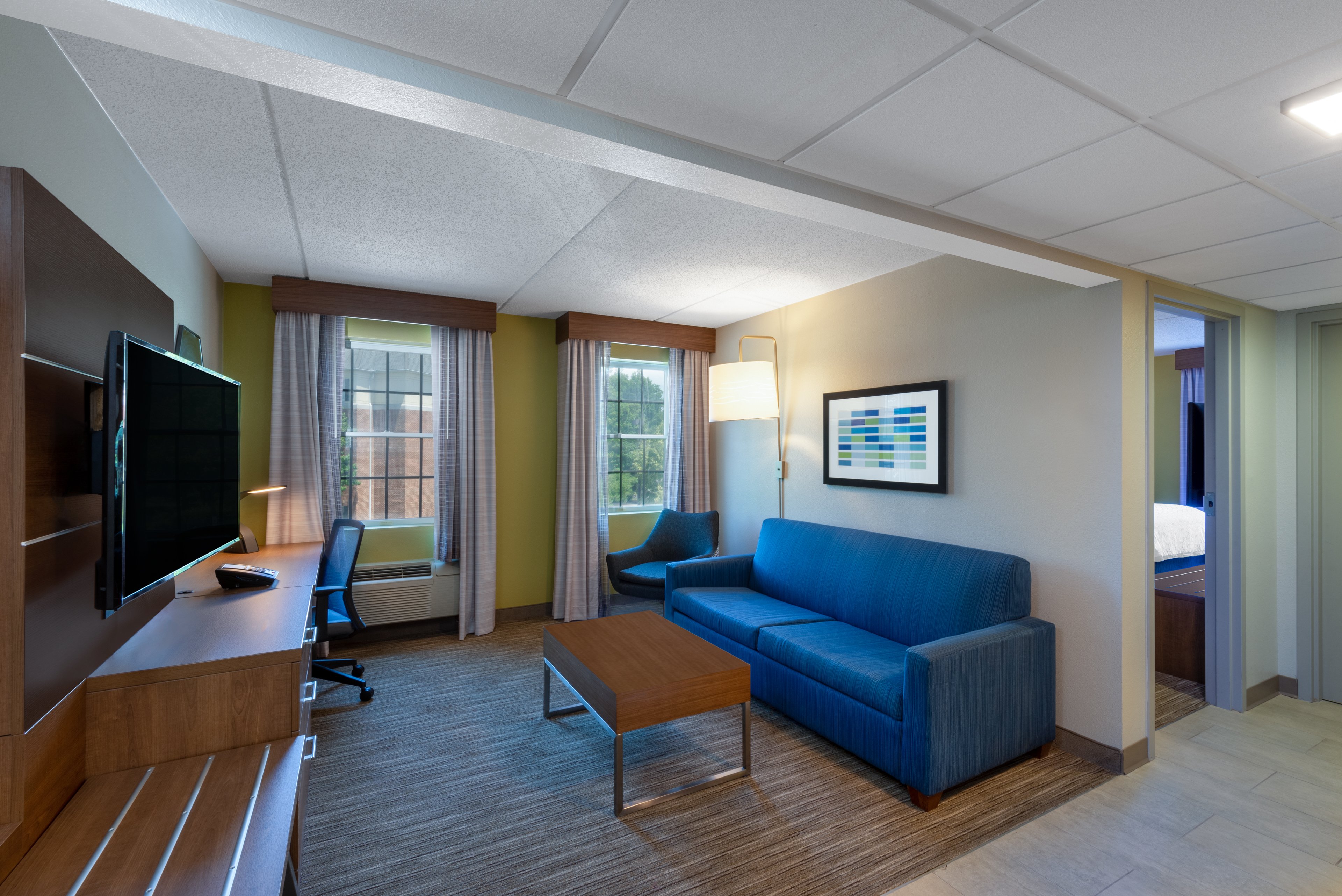 Holiday Inn Express State College Williamsburg Sq 30/48