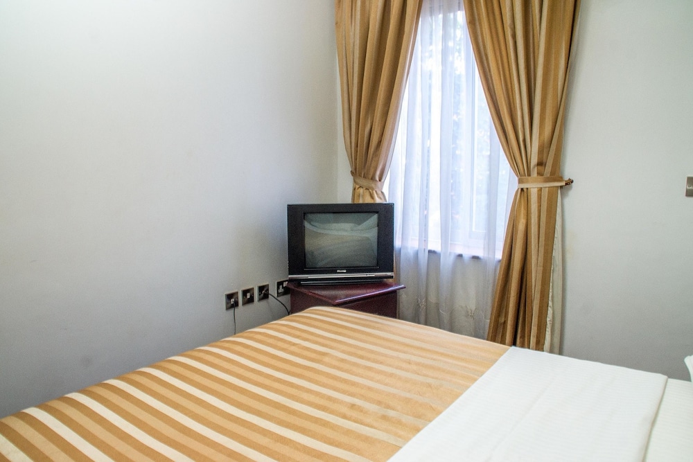 Sheron Hotel 24/51