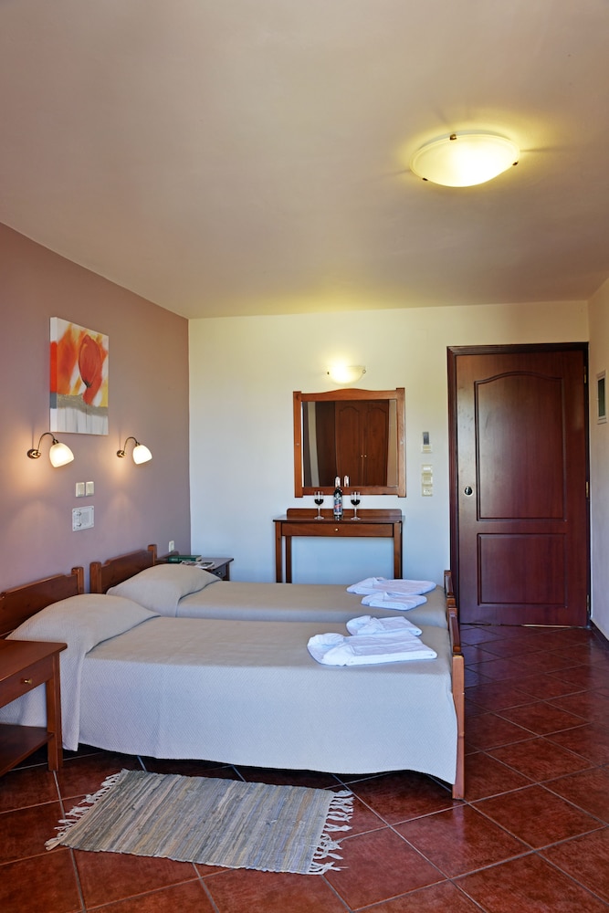 Iolkos Hotel 16/52