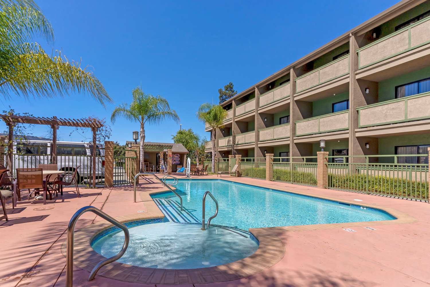 Best Western Plus Forest Park Inn 10/53