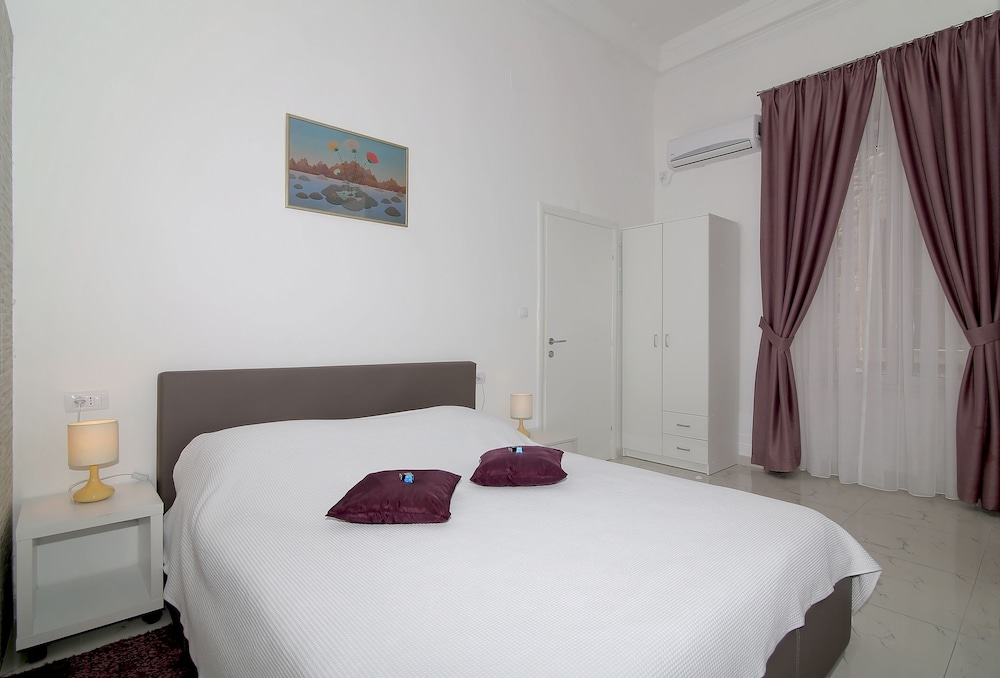Apartments Nerio 8/49