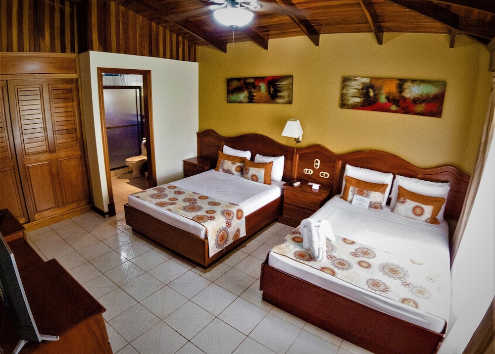 Arenal Paraiso Resort Thermo Mineral Hot Springs 8/50