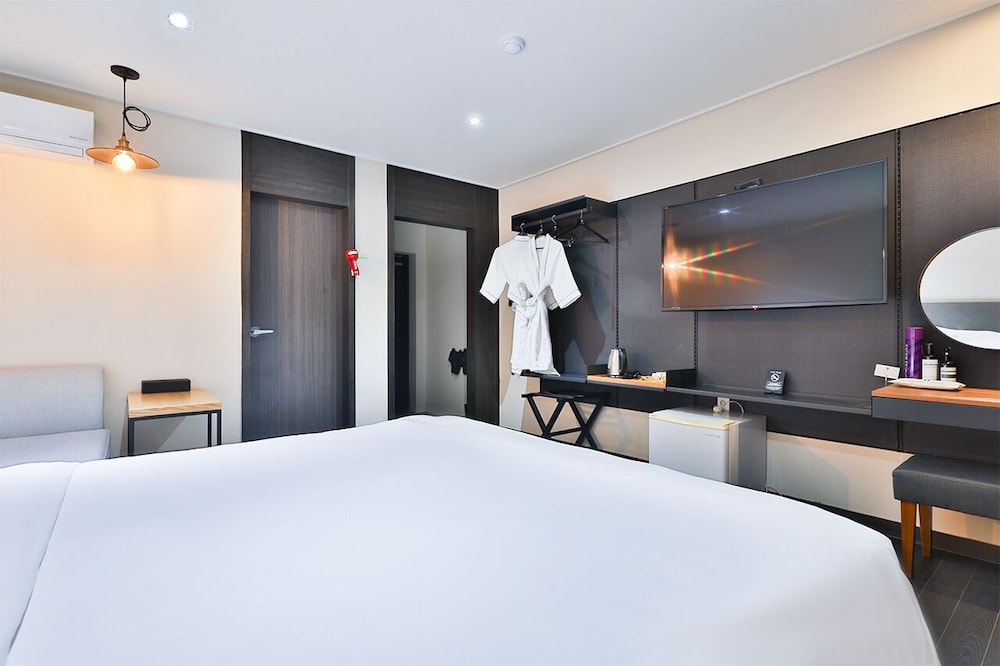 The First Hotel 26/48