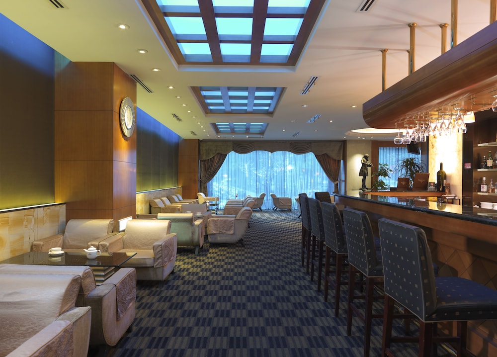 Monarch Plaza Hotel 41/47
