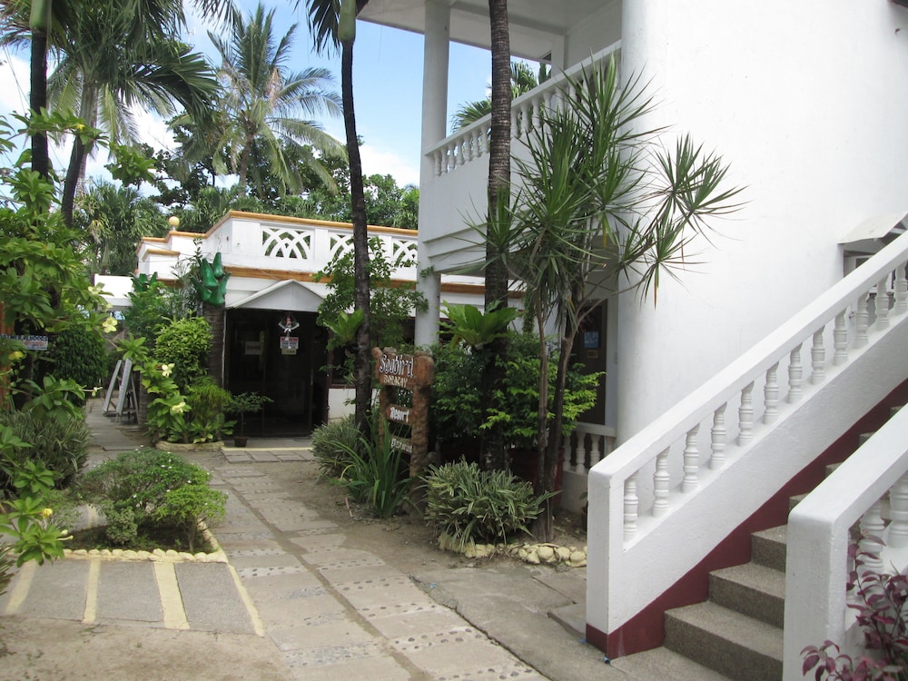 Seabird International Resort 6/35