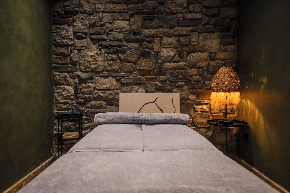 The Remote Hotel 28/44