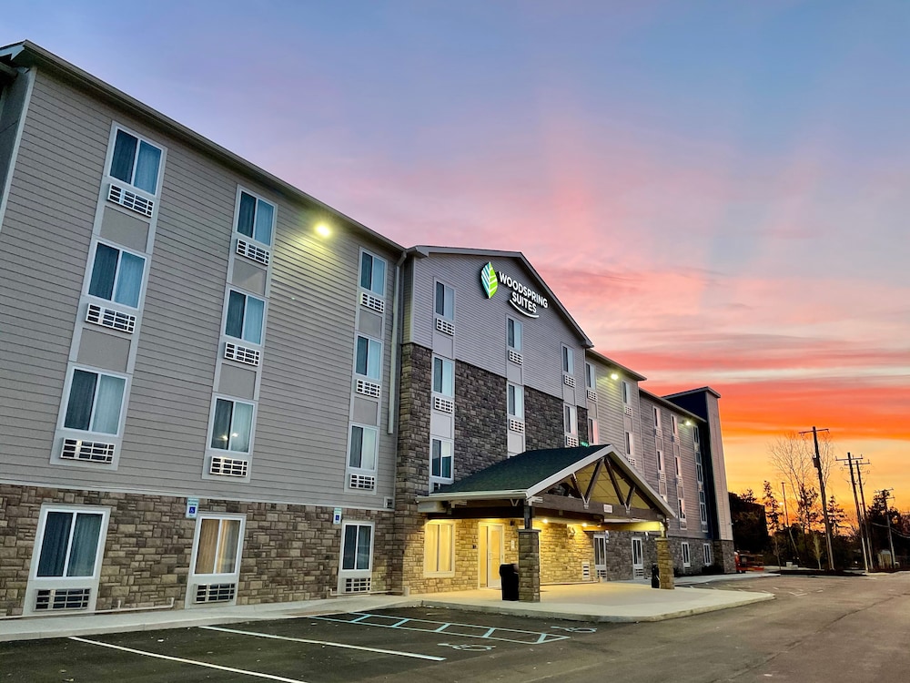 WoodSpring Suites Detroit Madison Heights 3/22