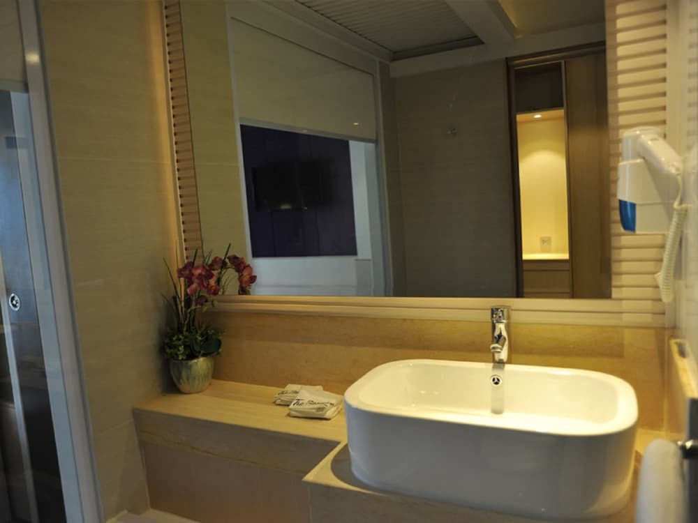 The Bazaar Hotel Bangkok 33/77