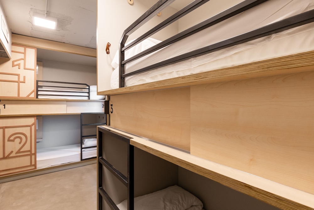 Unite Hostel Barcelona 10/50