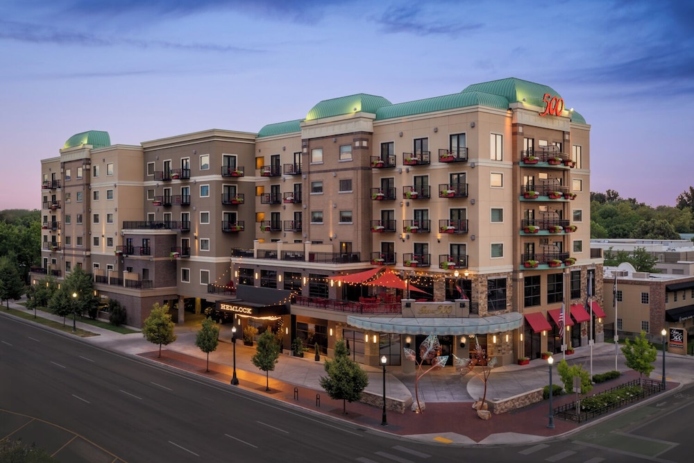 Inn At 500 Capitol 5/53