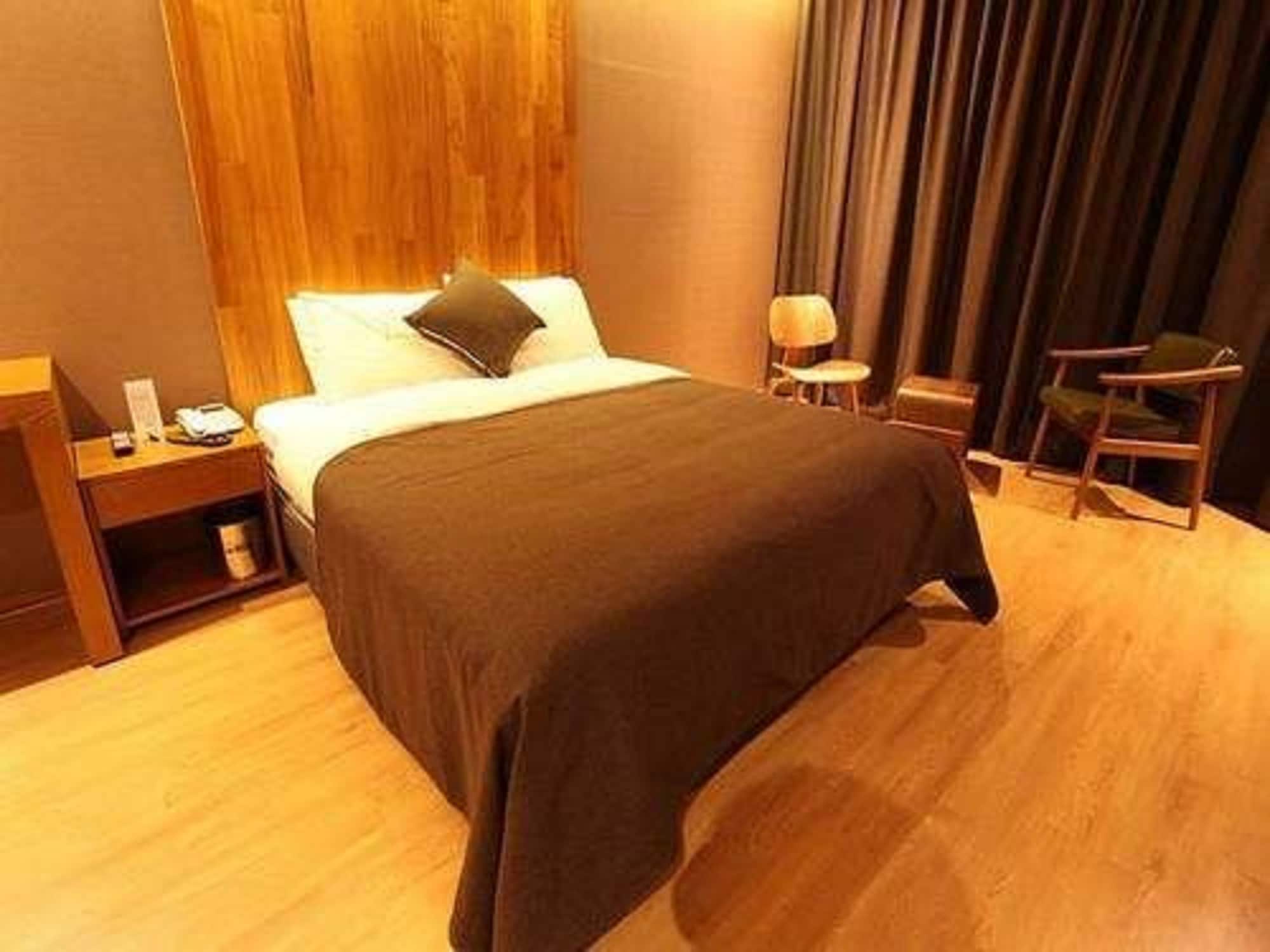 STANDARD, DOUBLE BED