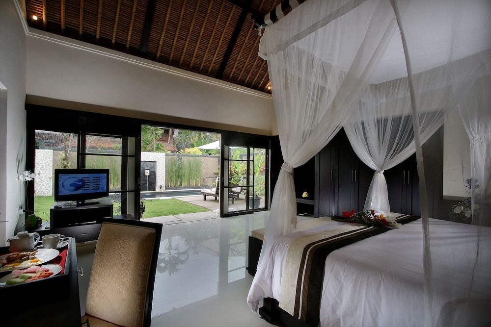 Bali Rich Luxury Villa 24/42