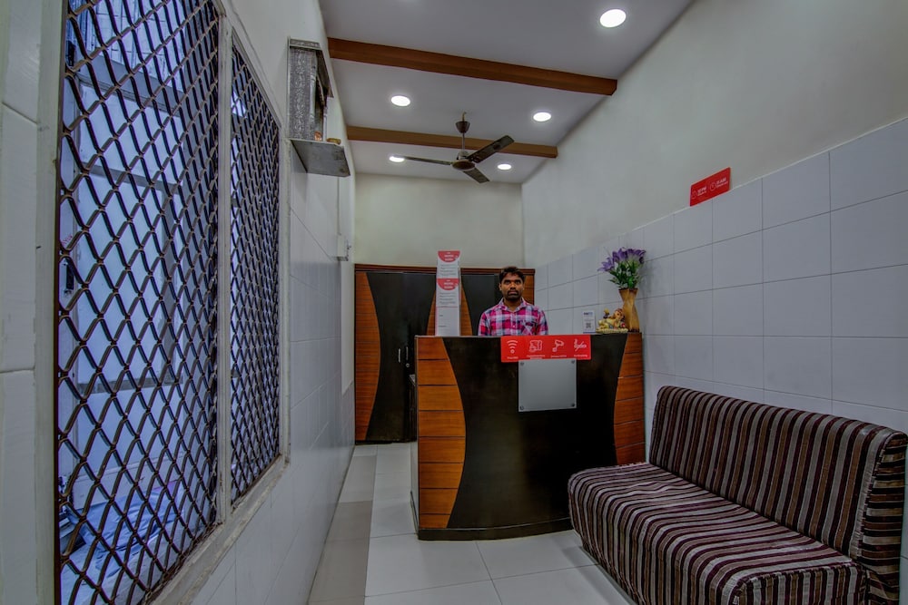 OYO 14669 Mayur's Residency 18/25