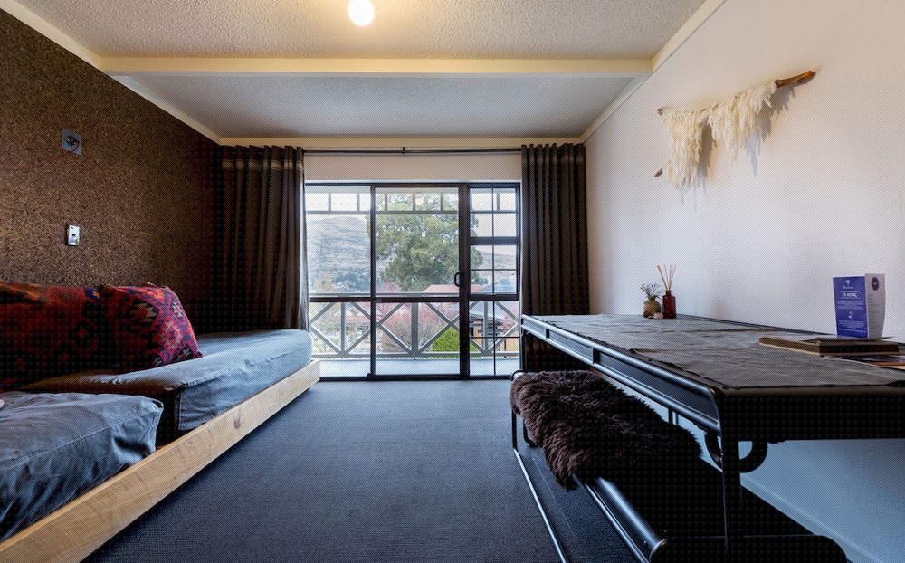 Sherwood Queenstown 36/69