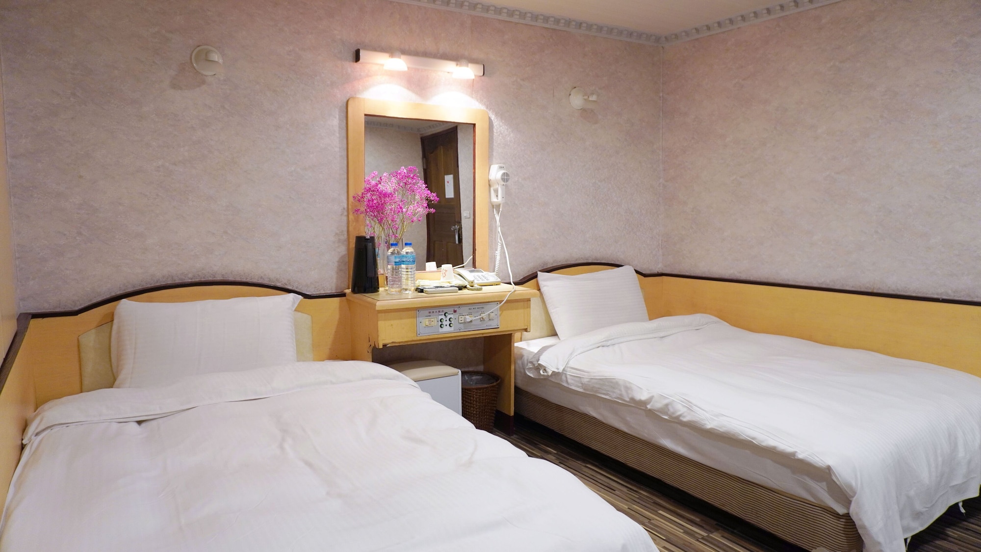 ECONOMY, DOUBLE BED, NO WINDOW
