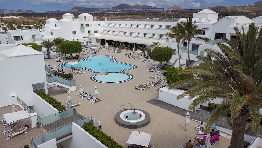 Lanzarote Village Hotel 12/69