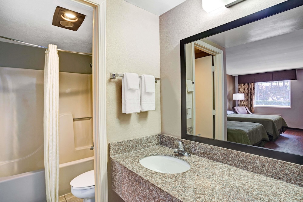 Motel6 Atlanta, GA - Atlanta Airport East 15/50