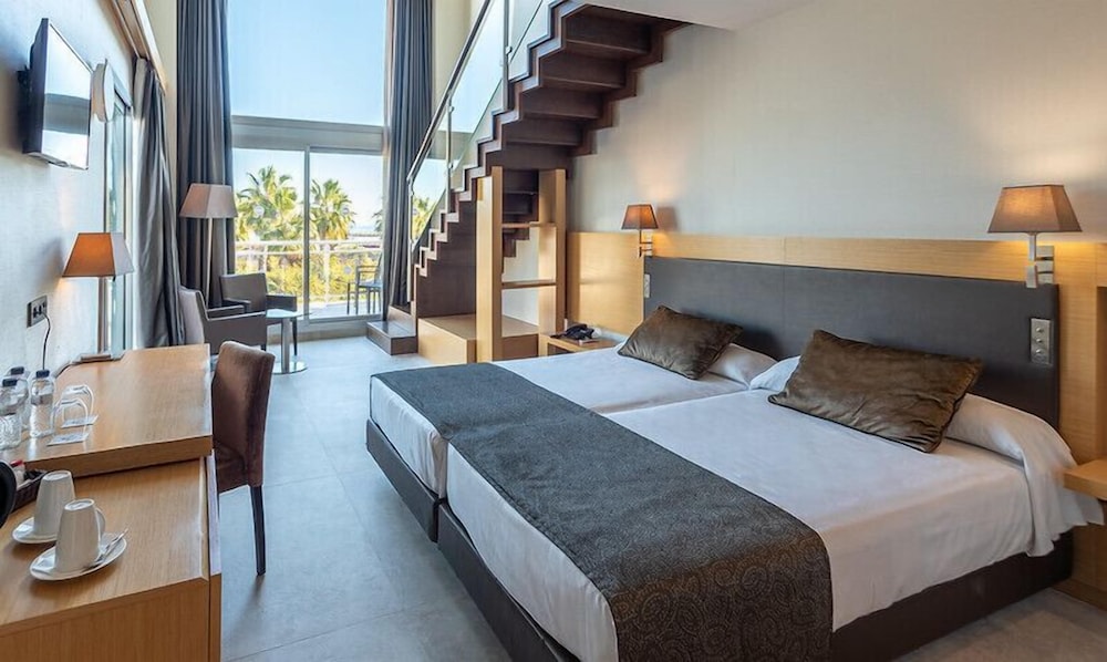 Duplex, Double and Twin Beds, Garden View