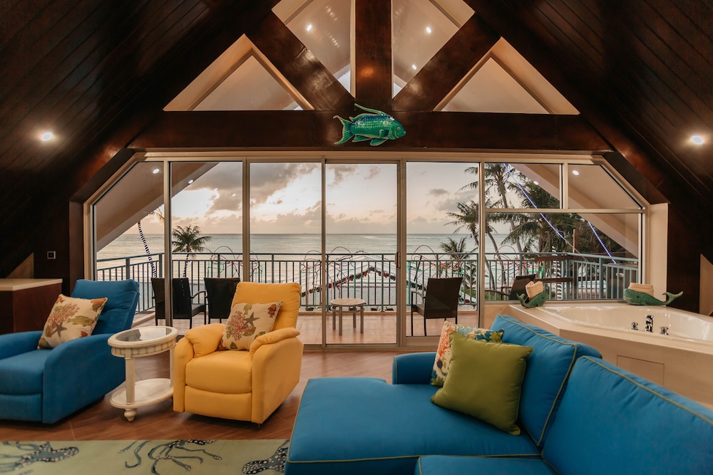 Surfrider Resort Hotel 61/79