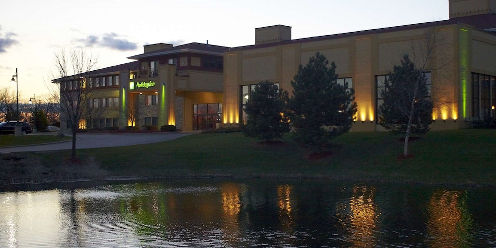 Holiday Inn Pewaukee-Milwaukee West 4/31