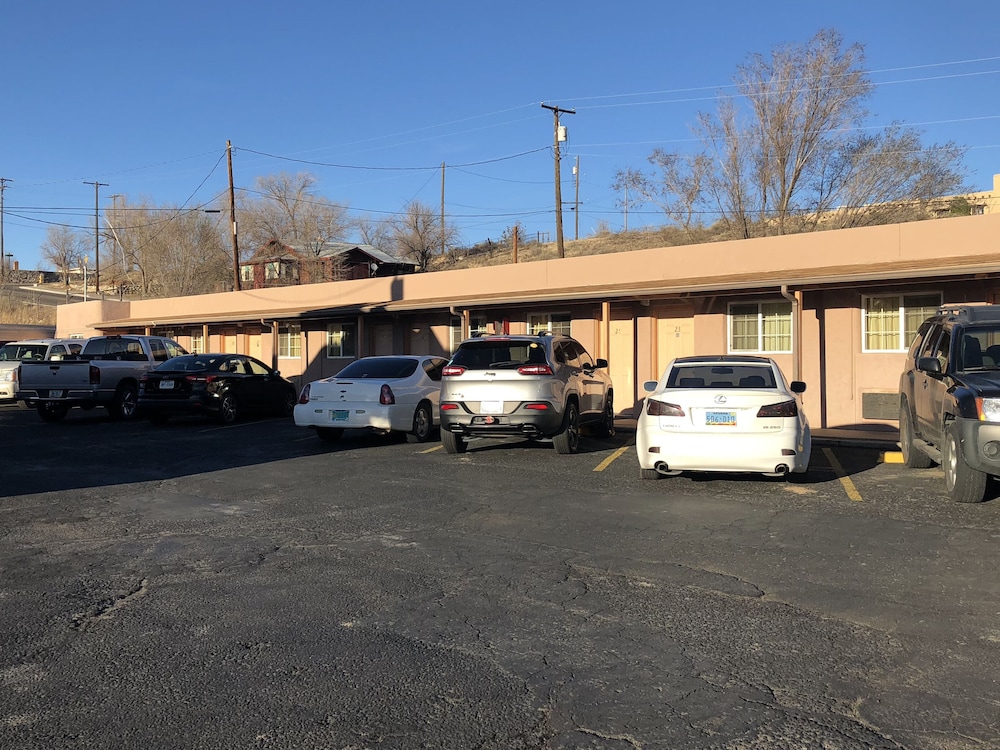 Economy Inn 4/24