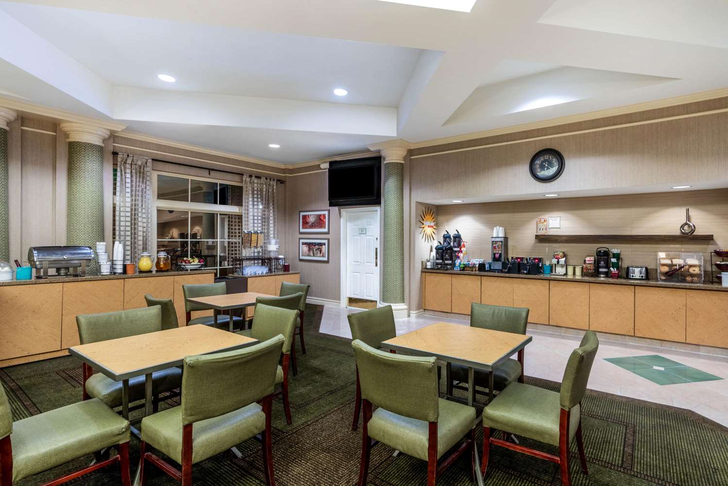 La Quinta Inn & Suites by Wyndham Phoenix West Peoria 15/24