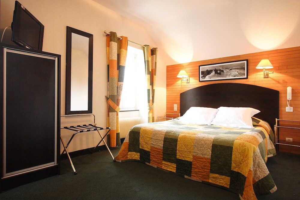 Armoric Hotel 11/57