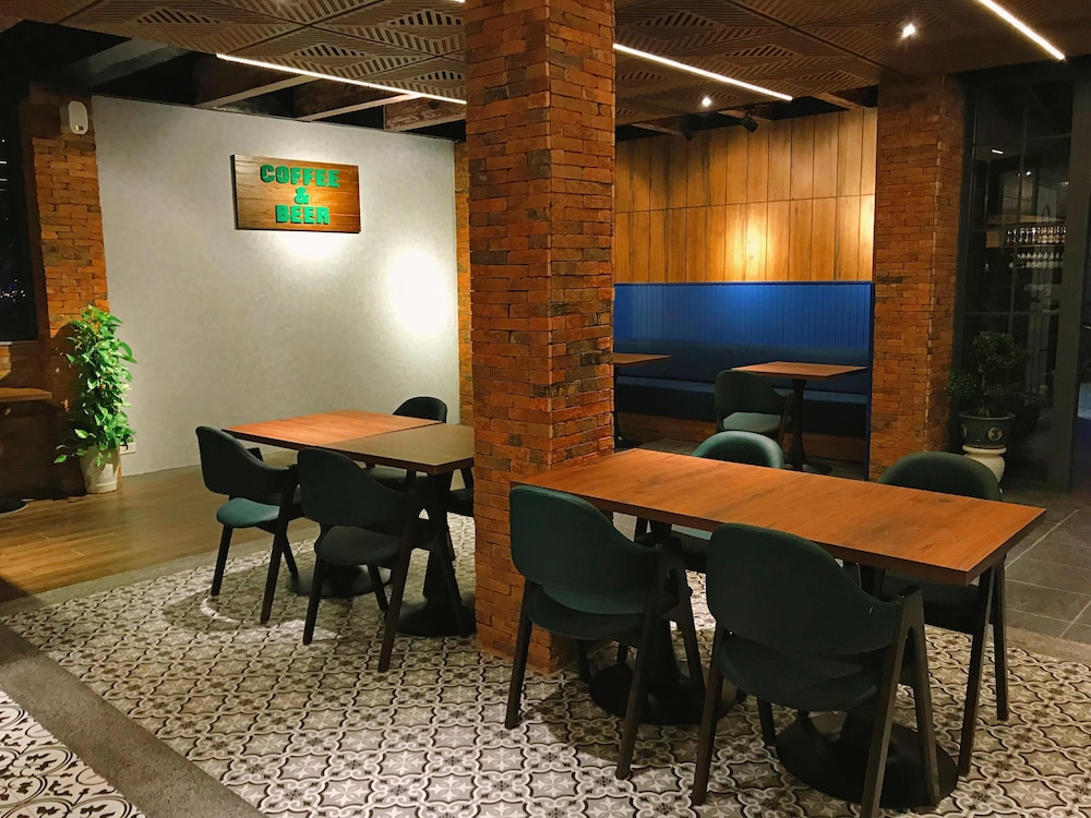 Ly Ky Hotel 53/58