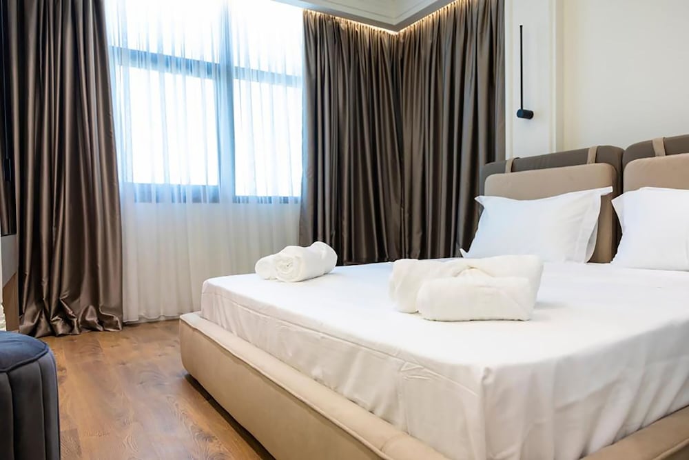 Hotel Adore 34/60