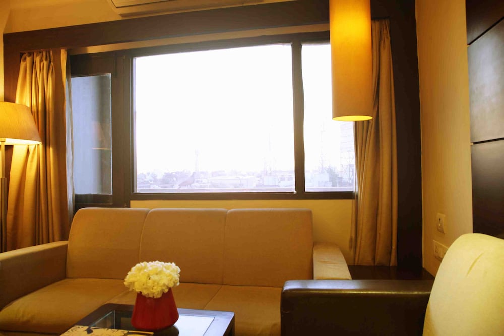 HOTEL SURYA ROYAL 41/41