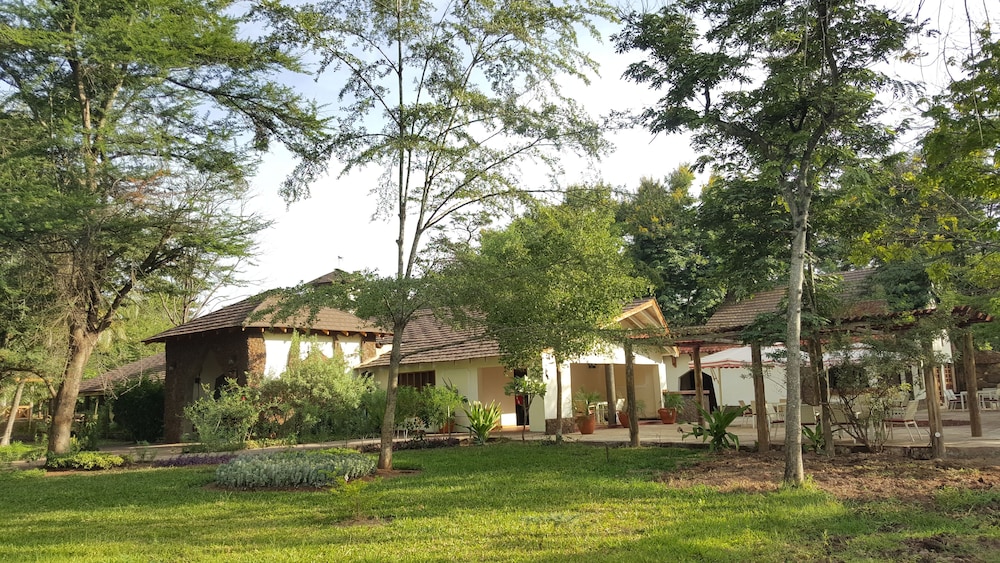 Hunters Lodge in KIBOKO