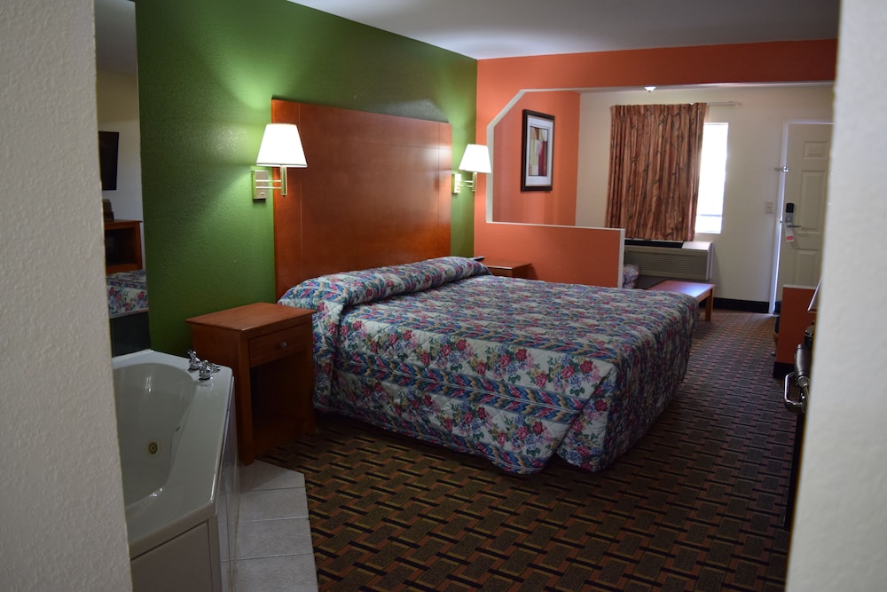 Royal Inn Douglasville 13/28