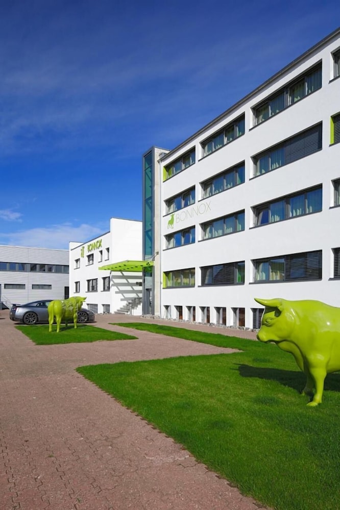 Bonnox Boardinghouse & Hotel 57/61