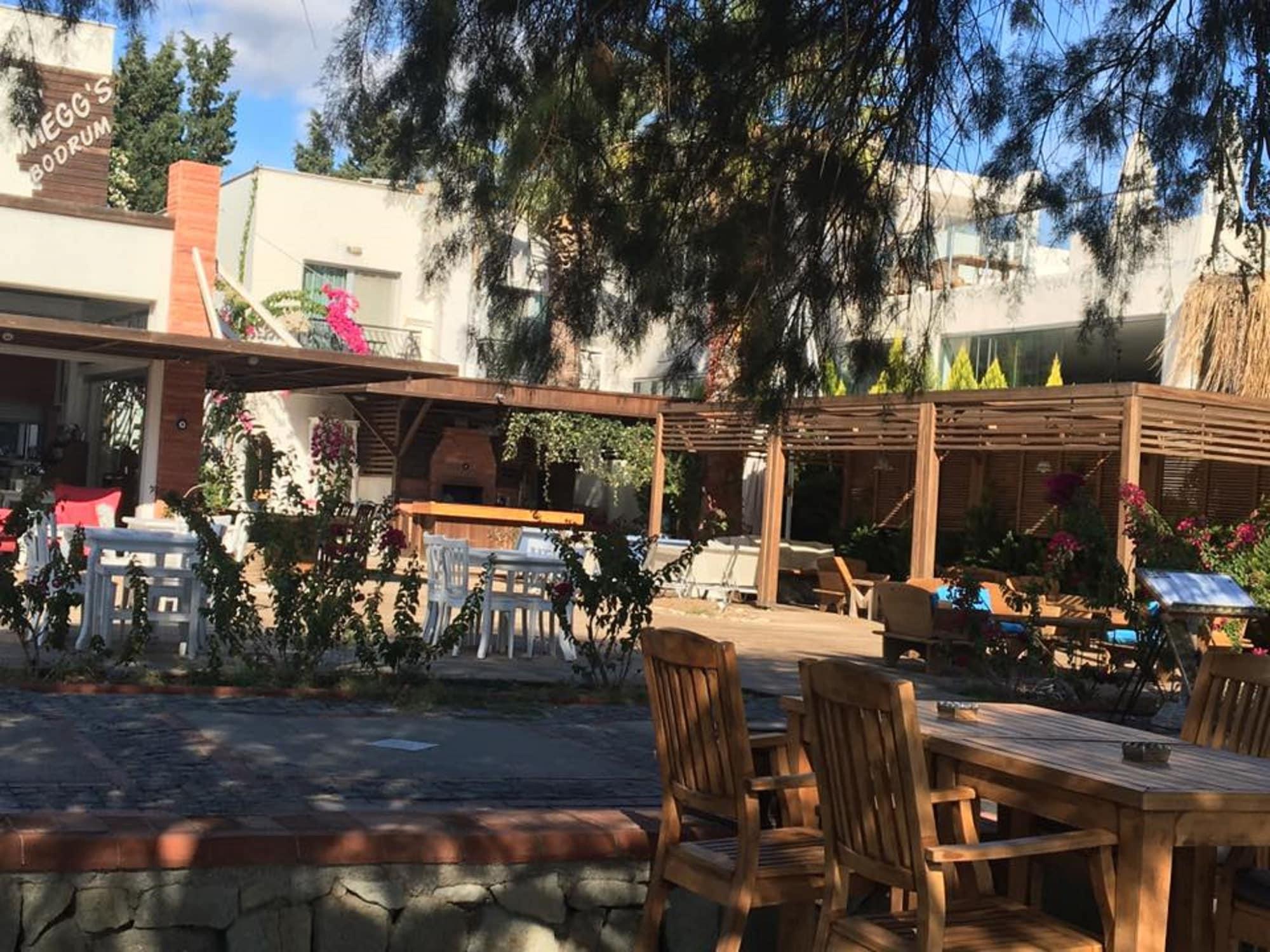 Meggs Hotel And Beach Restaurant 14/19