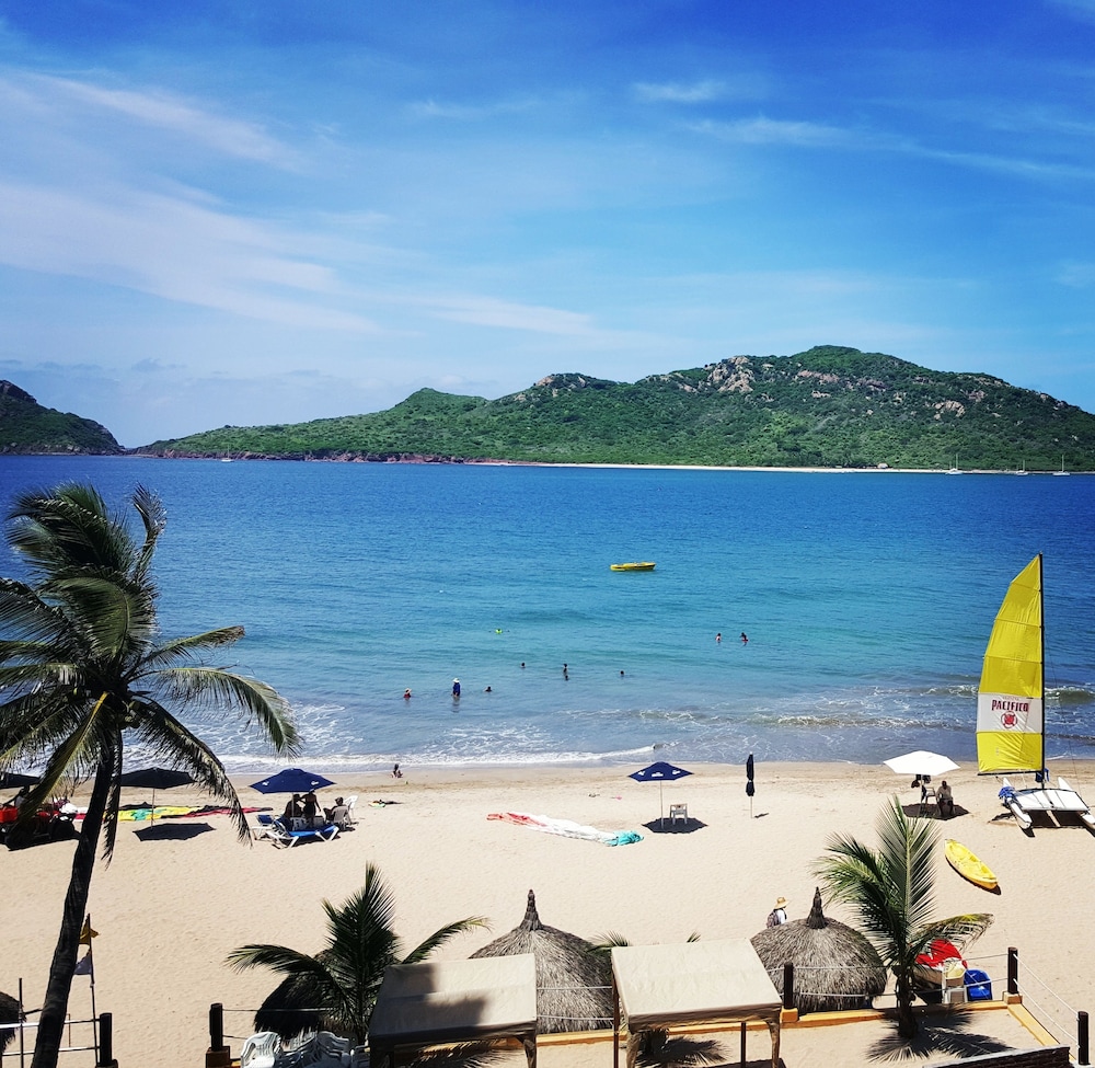 Suites Las Flores Beach Mazatlan 43/50