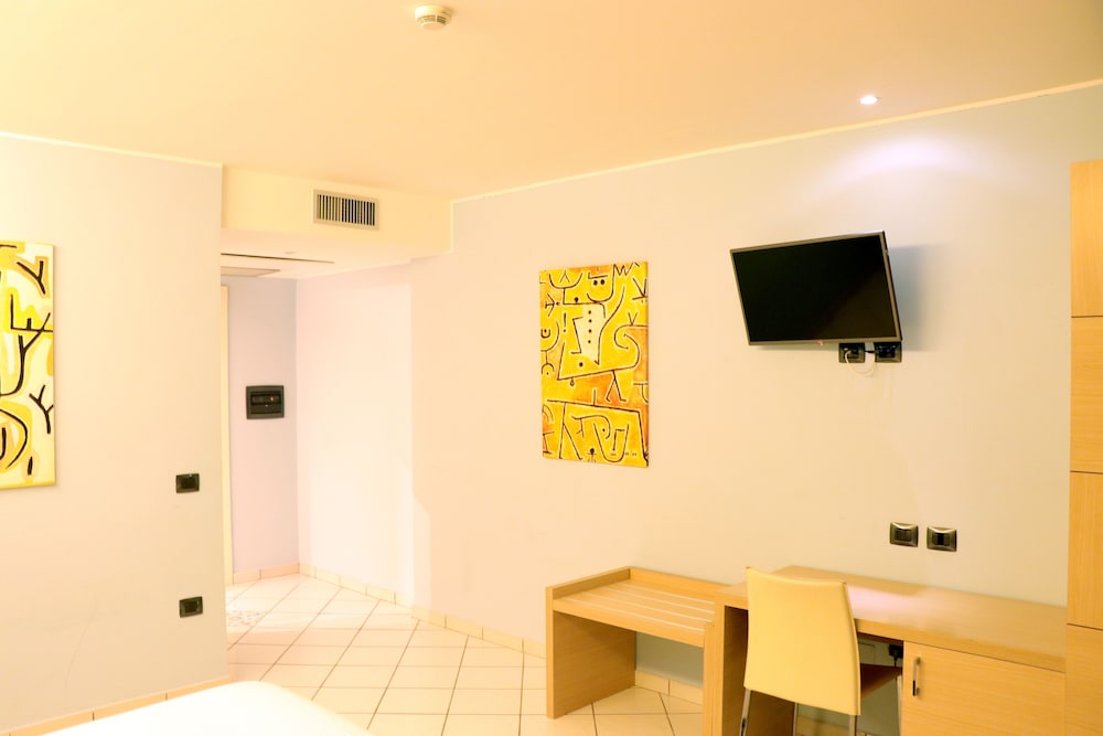Ancora Hotel 48/72