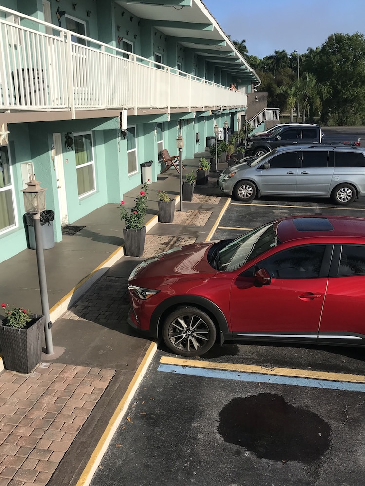 Immokalee Inn 16/26