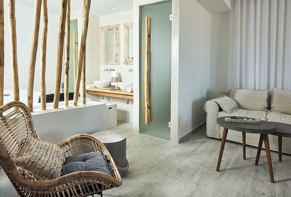 Nirome Luxury Suites 32/50
