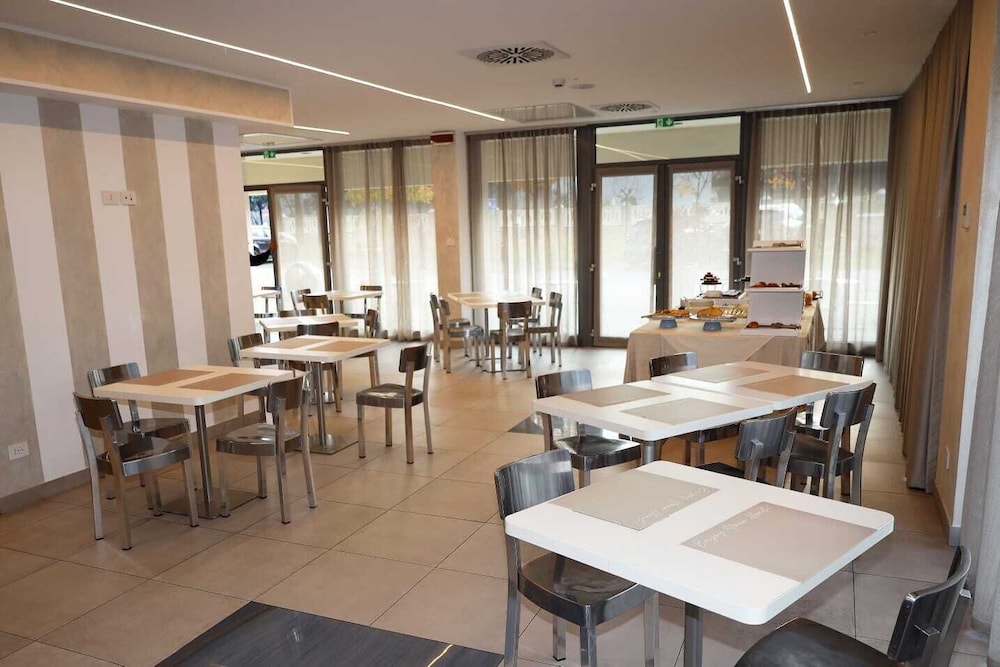 One Hotel & Restaurant 30/50