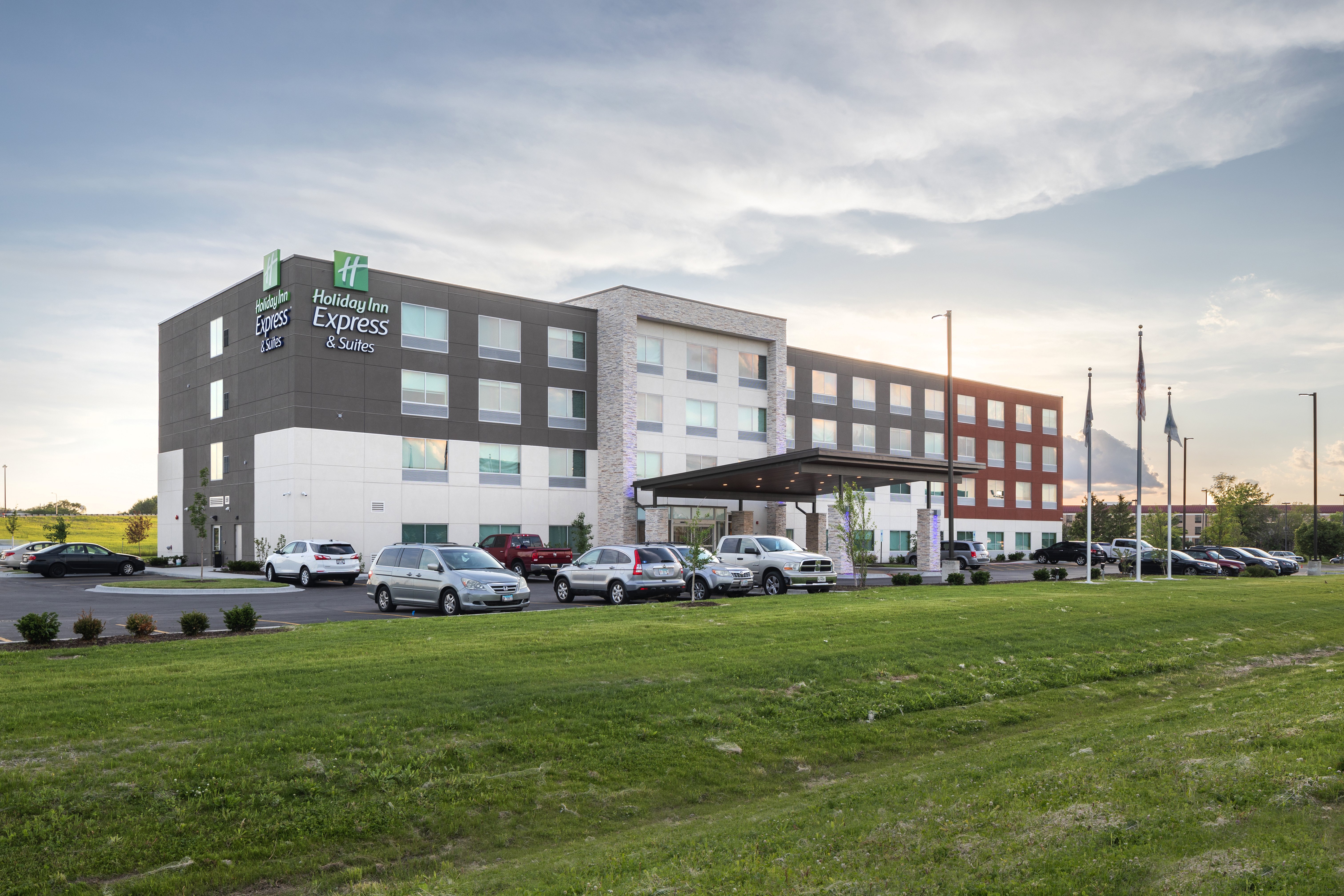 Holiday Inn Express Suites Bourbonnais East Bradley 7/67