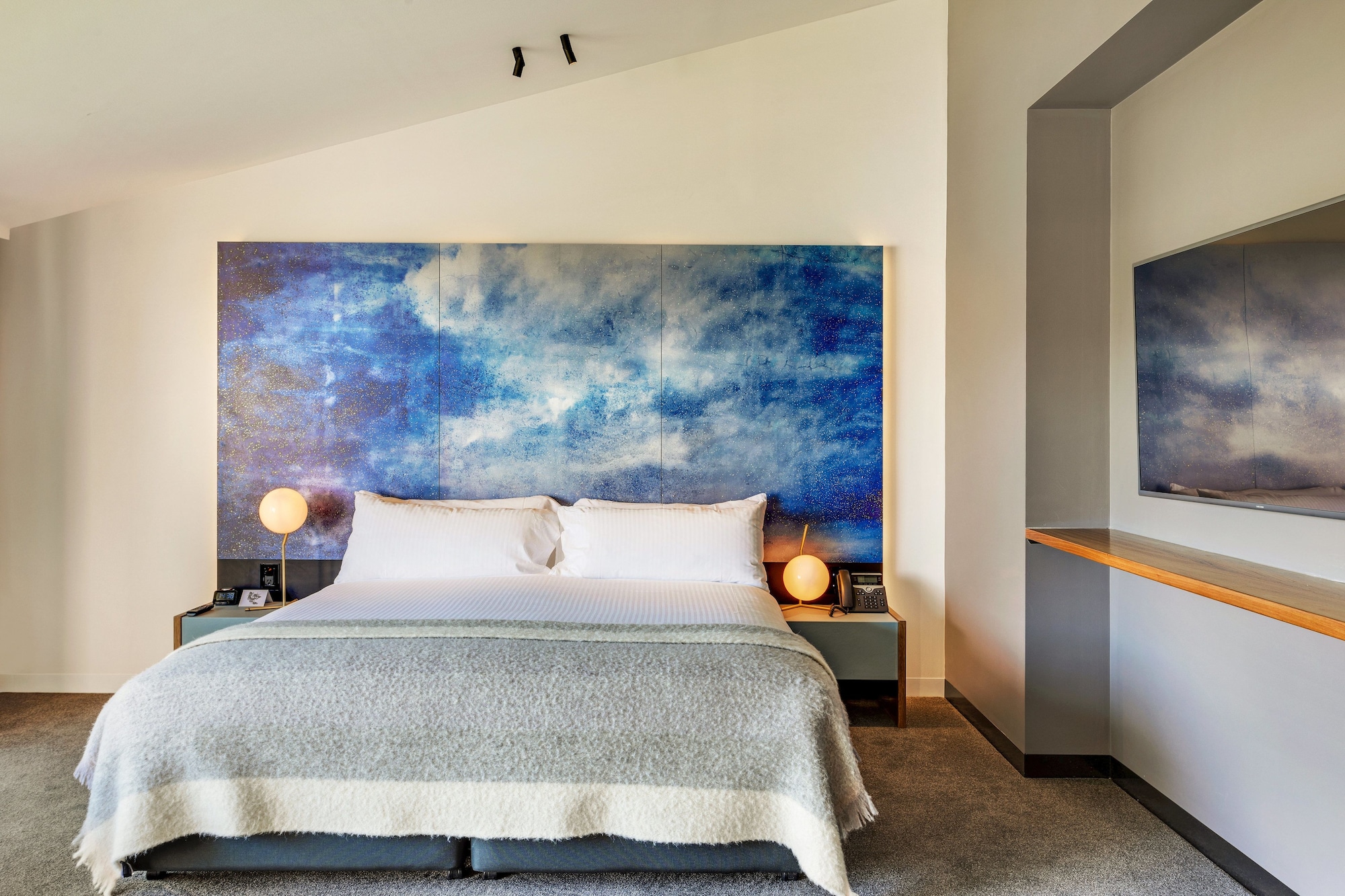PREMIUM, SUITE, WATER FRONT