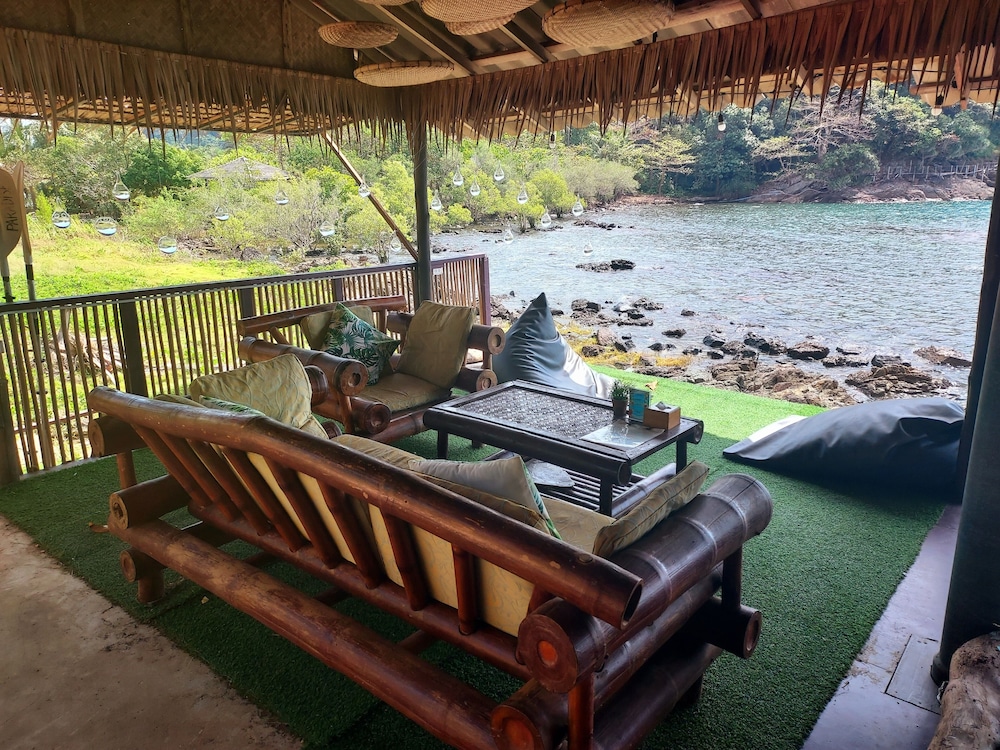 Cliff Cottage Resort 45/75