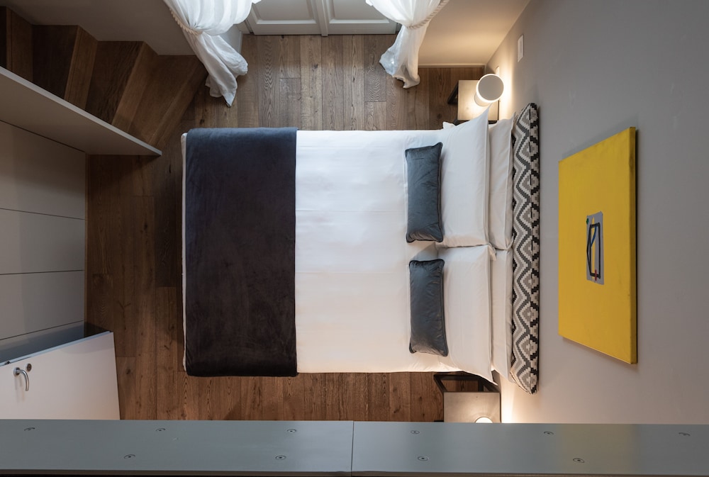 Palazzo Del Carretto Art Apartments 27/72